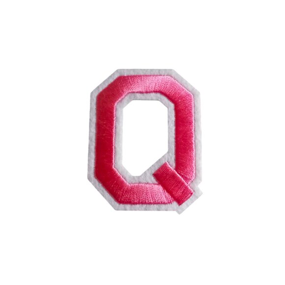 🎯 10 for $12 / Pink & White Letter Q Iron-On Patch - Picture 1 of 5